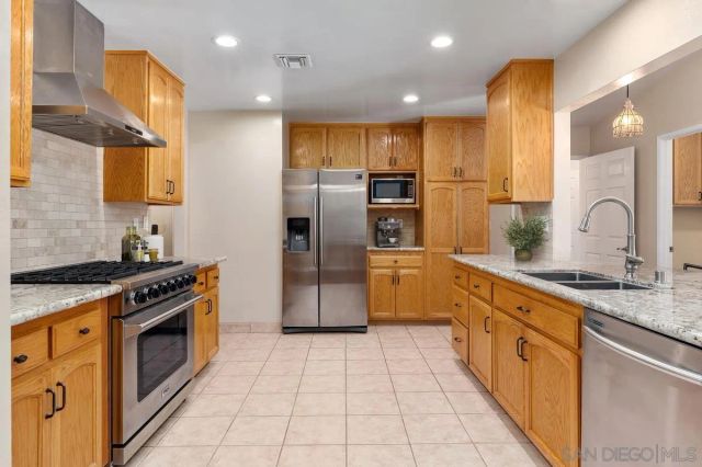 13118 Ha Hana Rd, Lakeside, CA 92040