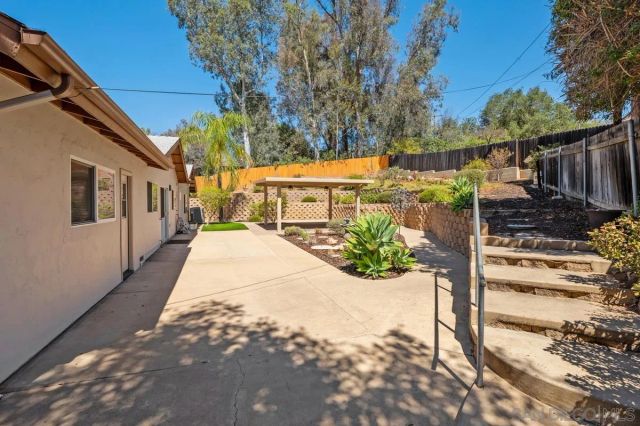 13118 Ha Hana Rd, Lakeside, CA 92040