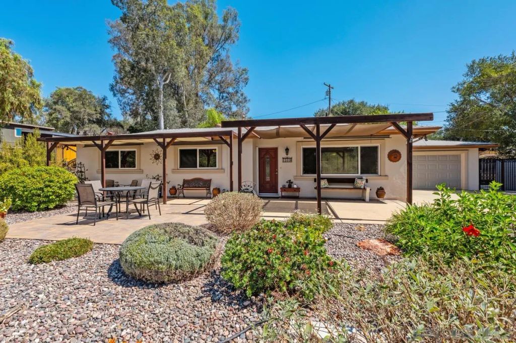 13118 Ha Hana Rd, Lakeside, CA 92040