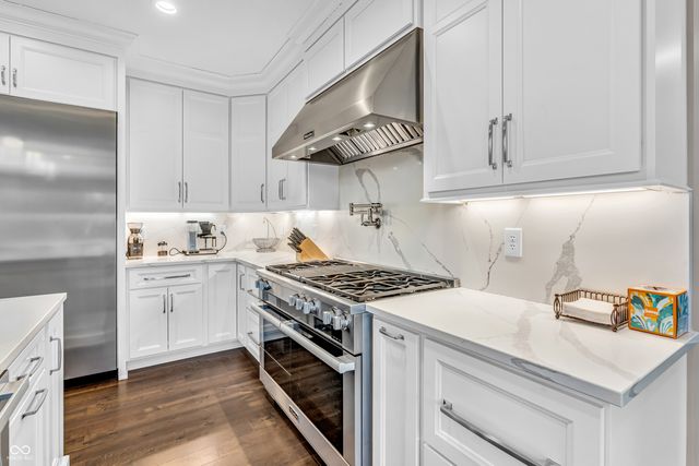 4744 Pearcrest Way, Greenwood, IN 46143