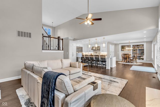 4744 Pearcrest Way, Greenwood, IN 46143