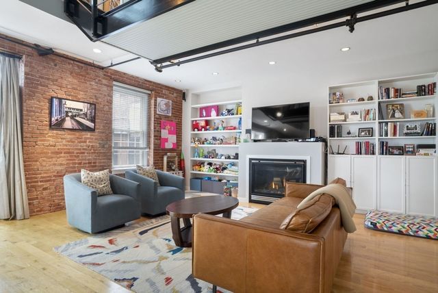 8 Newcomb 5, Boston, MA 02118