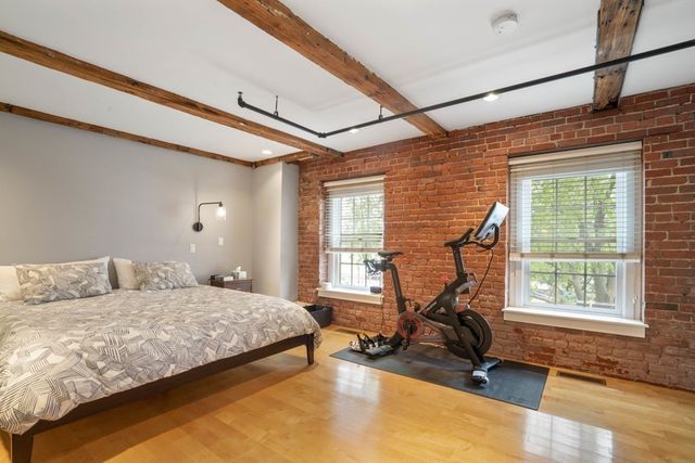 8 Newcomb 5, Boston, MA 02118