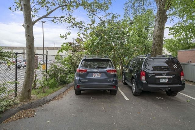 8 Newcomb 5, Boston, MA 02118