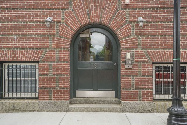 8 Newcomb 5, Boston, MA 02118