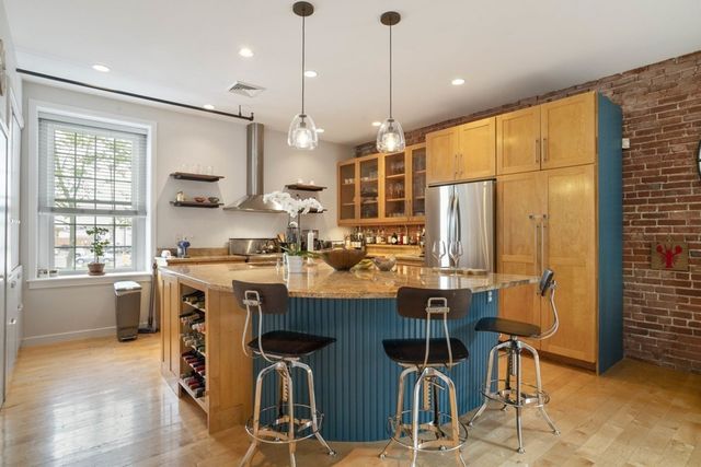 8 Newcomb 5, Boston, MA 02118