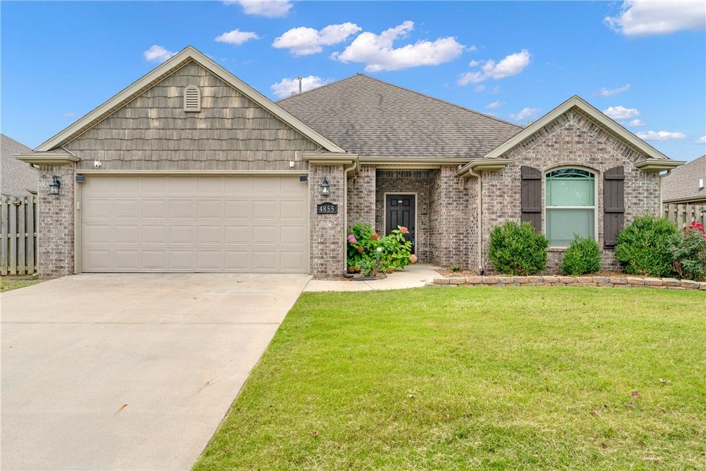 4855 W Croft Drive, Fayetteville, AR 72704
