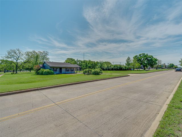 416 N 8th Street, Midlothian, TX 76065