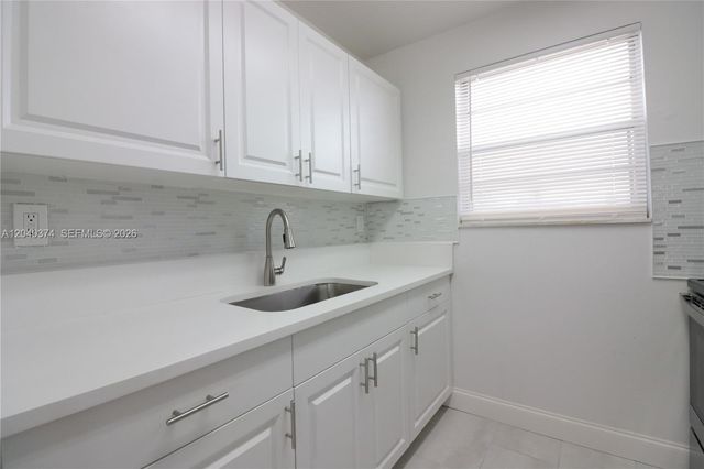 400 NE 1st Street 108, Hallandale Beach, FL 33009