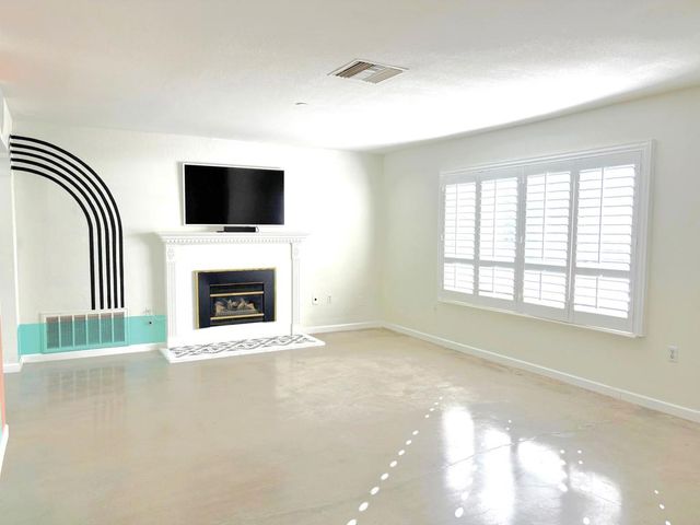 2120 E Del Lago Road, Palm Springs, CA 92262