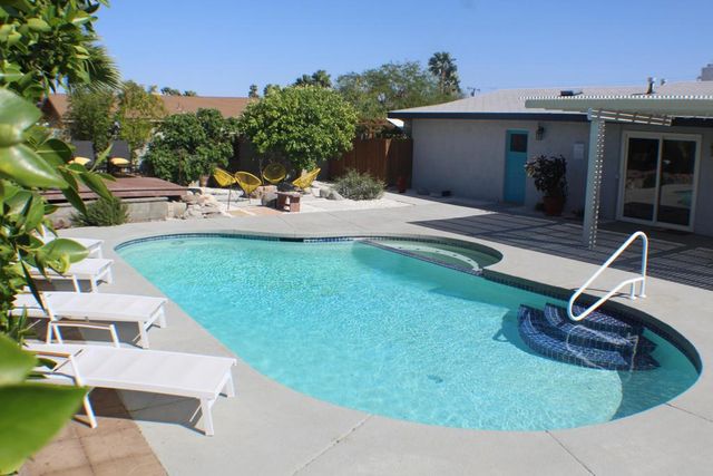 2120 E Del Lago Road, Palm Springs, CA 92262