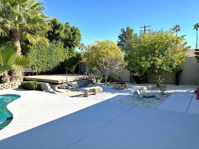 2120 E Del Lago Road, Palm Springs, CA 92262