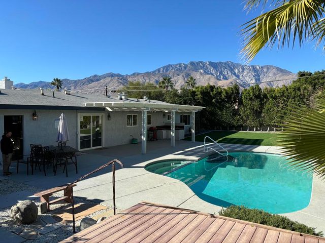 2120 E Del Lago Road, Palm Springs, CA 92262
