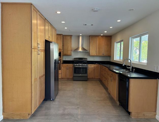 2120 E Del Lago Road, Palm Springs, CA 92262