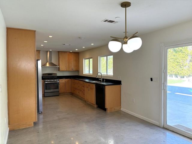 2120 E Del Lago Road, Palm Springs, CA 92262