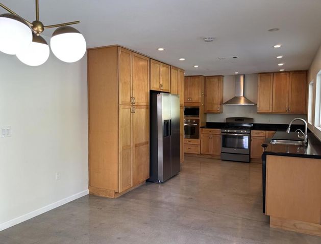 2120 E Del Lago Road, Palm Springs, CA 92262