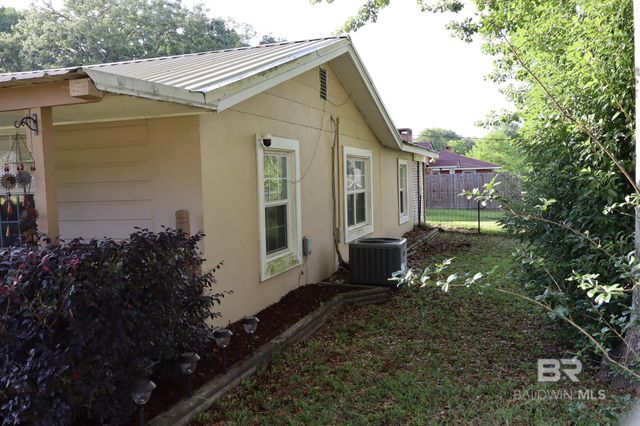 18935 E Hammond Street, Robertsdale, AL 36567