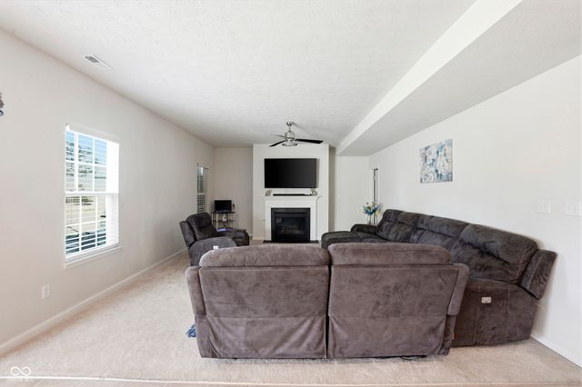 516 Dietz Drive, Greenwood, IN 46143