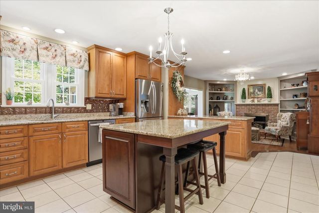 11029 EASTWOOD DR, Hagerstown, MD 21742