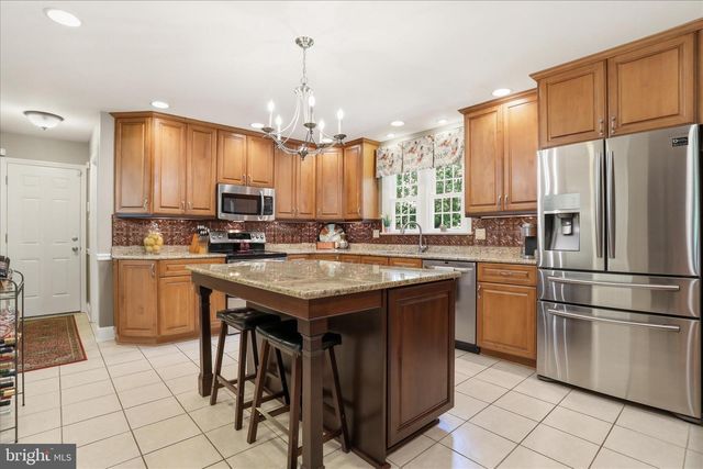 11029 EASTWOOD DR, Hagerstown, MD 21742