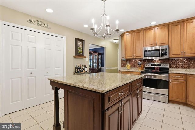 11029 EASTWOOD DR, Hagerstown, MD 21742