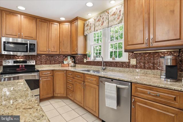 11029 EASTWOOD DR, Hagerstown, MD 21742