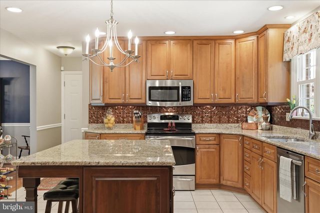 11029 EASTWOOD DR, Hagerstown, MD 21742
