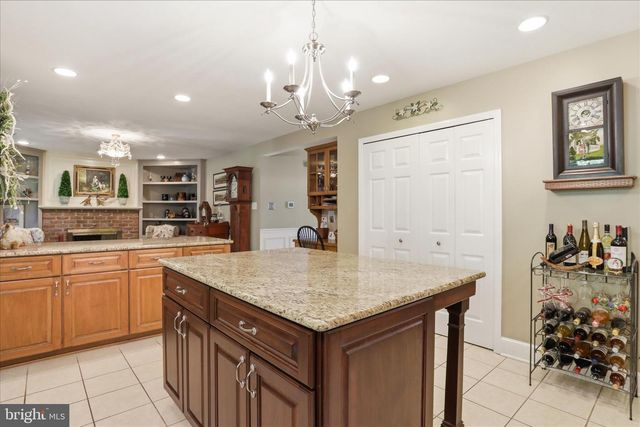 11029 EASTWOOD DR, Hagerstown, MD 21742