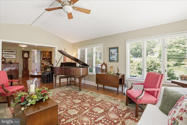 11029 EASTWOOD DR, Hagerstown, MD 21742