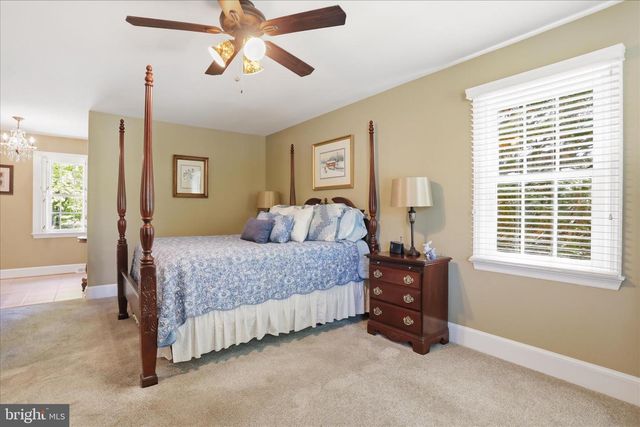 11029 EASTWOOD DR, Hagerstown, MD 21742