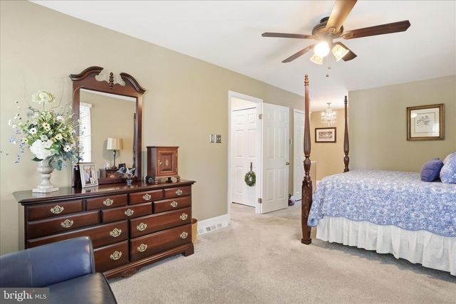 11029 EASTWOOD DR, Hagerstown, MD 21742