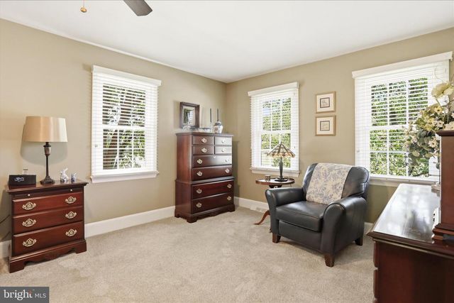 11029 EASTWOOD DR, Hagerstown, MD 21742