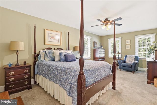 11029 EASTWOOD DR, Hagerstown, MD 21742