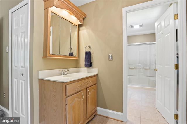 11029 EASTWOOD DR, Hagerstown, MD 21742