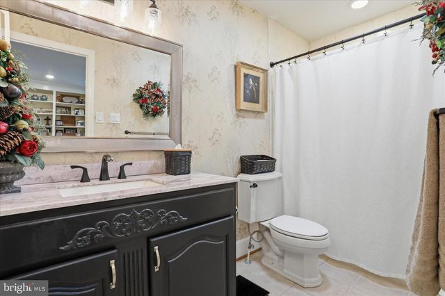 11029 EASTWOOD DR, Hagerstown, MD 21742
