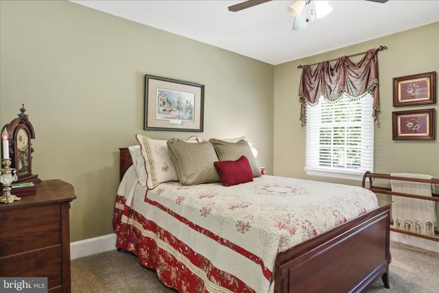 11029 EASTWOOD DR, Hagerstown, MD 21742