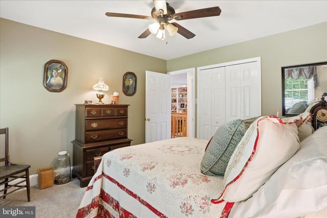 11029 EASTWOOD DR, Hagerstown, MD 21742