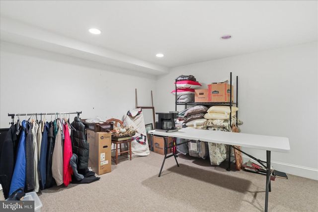 11029 EASTWOOD DR, Hagerstown, MD 21742