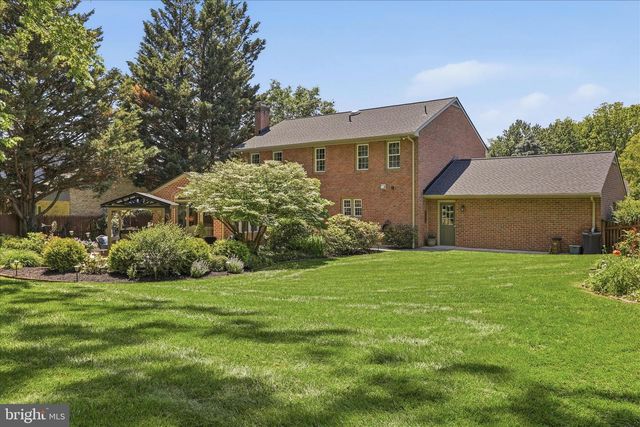 11029 EASTWOOD DR, Hagerstown, MD 21742