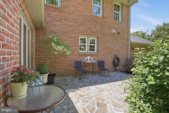 11029 EASTWOOD DR, Hagerstown, MD 21742