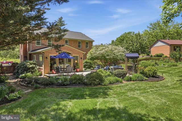 11029 EASTWOOD DR, Hagerstown, MD 21742