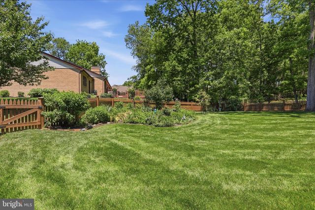 11029 EASTWOOD DR, Hagerstown, MD 21742