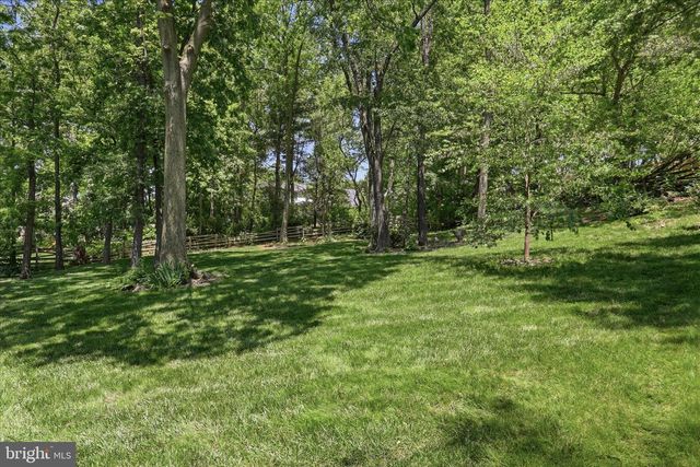 11029 EASTWOOD DR, Hagerstown, MD 21742