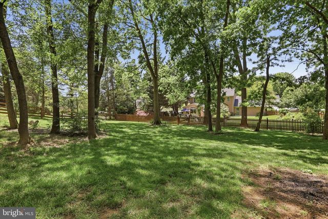 11029 EASTWOOD DR, Hagerstown, MD 21742