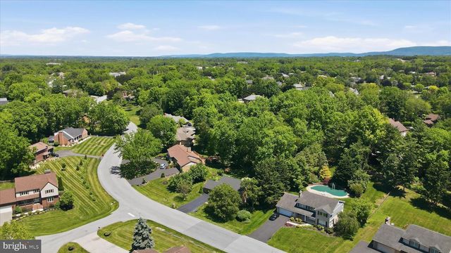 11029 EASTWOOD DR, Hagerstown, MD 21742