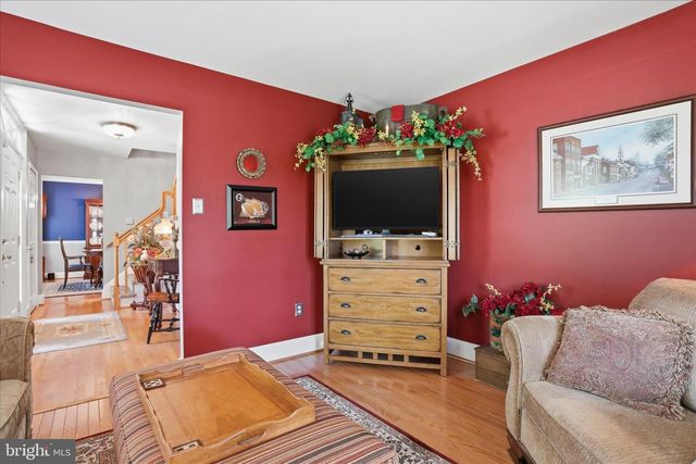 11029 EASTWOOD DR, Hagerstown, MD 21742