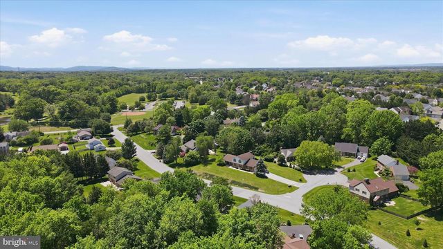 11029 EASTWOOD DR, Hagerstown, MD 21742