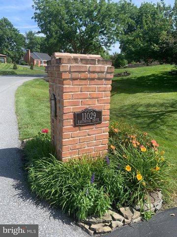 11029 EASTWOOD DR, Hagerstown, MD 21742
