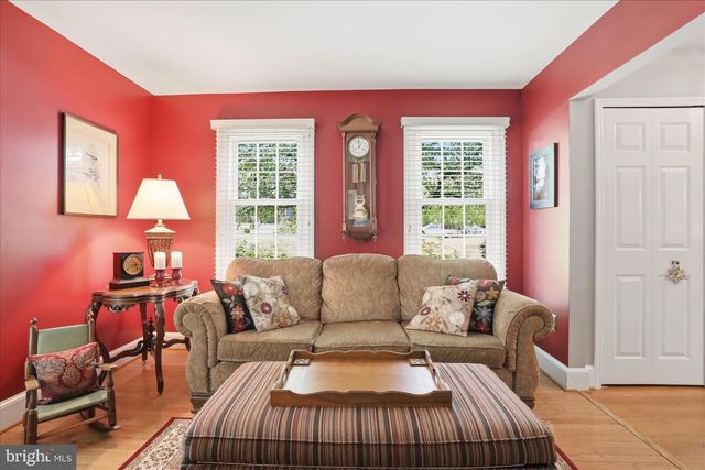 11029 EASTWOOD DR, Hagerstown, MD 21742