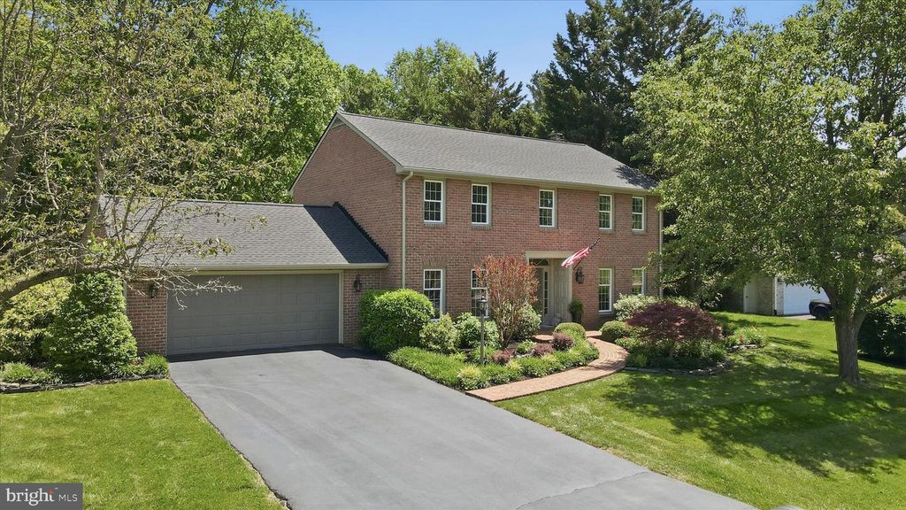 11029 EASTWOOD DR, Hagerstown, MD 21742